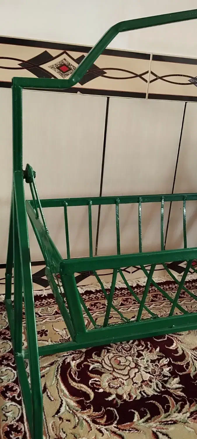 گهواره آهنی بسیار مقاوم|اسباب و اثاث بچه|تایباد, |دیوار