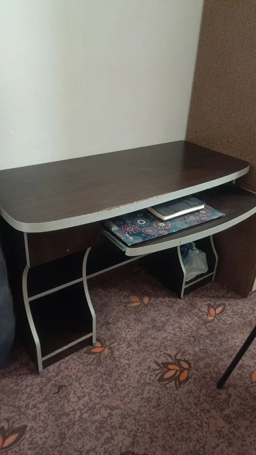 میز کامپیوتر یامیز پیشخوان|میز تحریر و کامپیوتر|هشتگرد, هشتگرد قدیم|دیوار