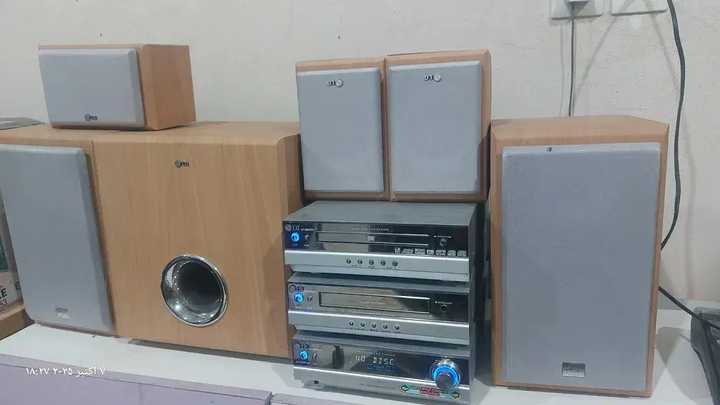 تعدادی رادیو ضبط قدیمی. م خاتمی|سیستم صوتی خانگی|یزد, |دیوار