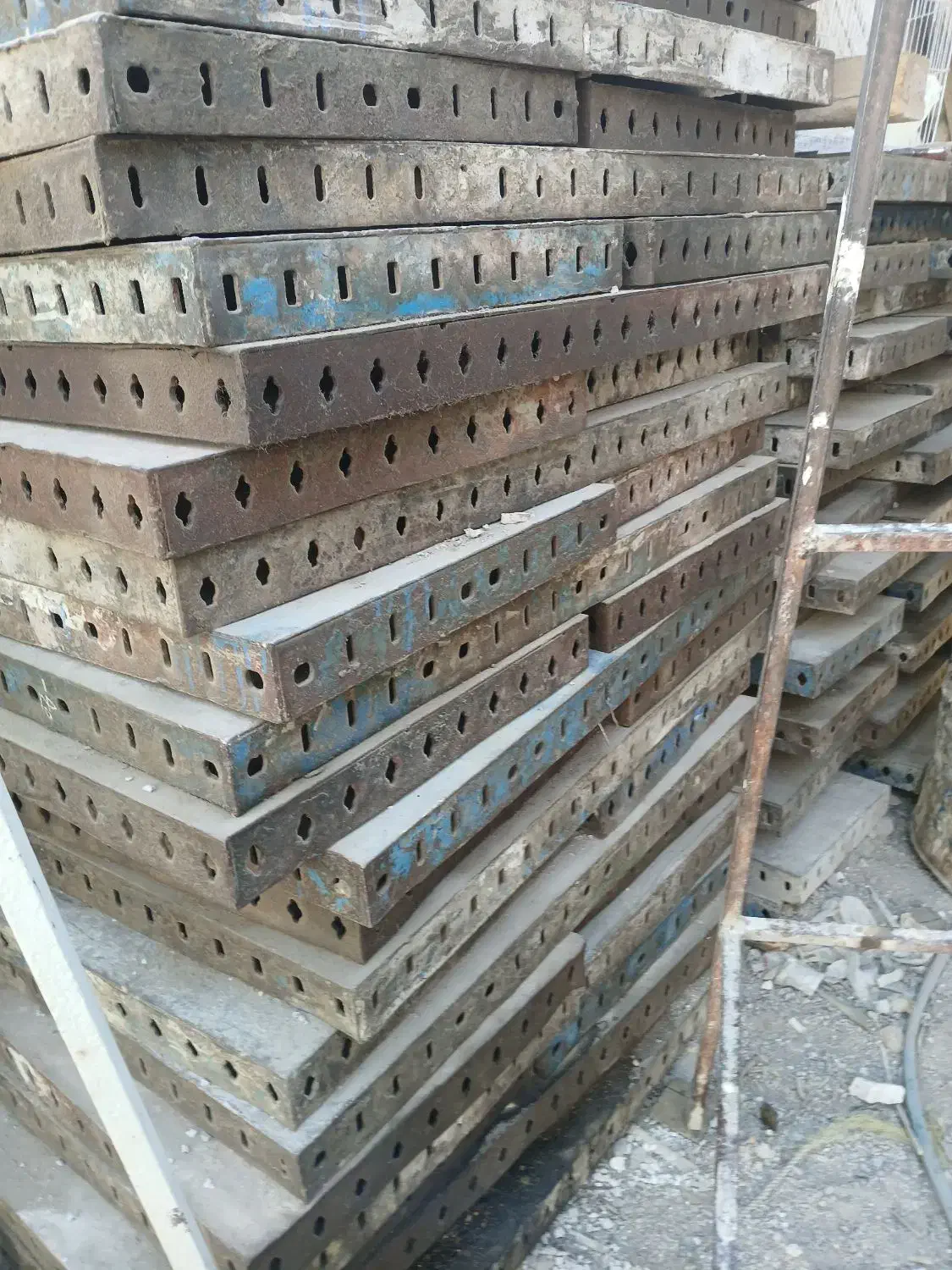 اجاره جک سقفی فلزی قالب فلزی چوبی چهارپایه فرغون|مصالح و تجهیزات ساختمان|شیراز, کوشک میدان|دیوار