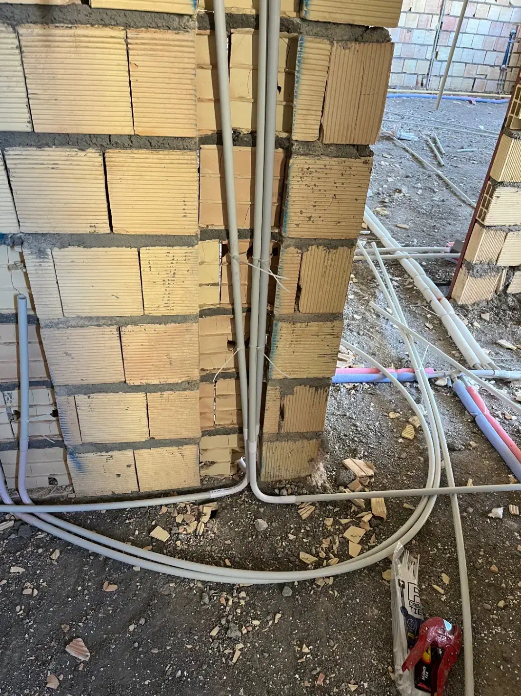 کارگر ساده یا برقکار مبتدی|استخدام معماری، عمران و ساختمانی|قم, پردیسان|دیوار