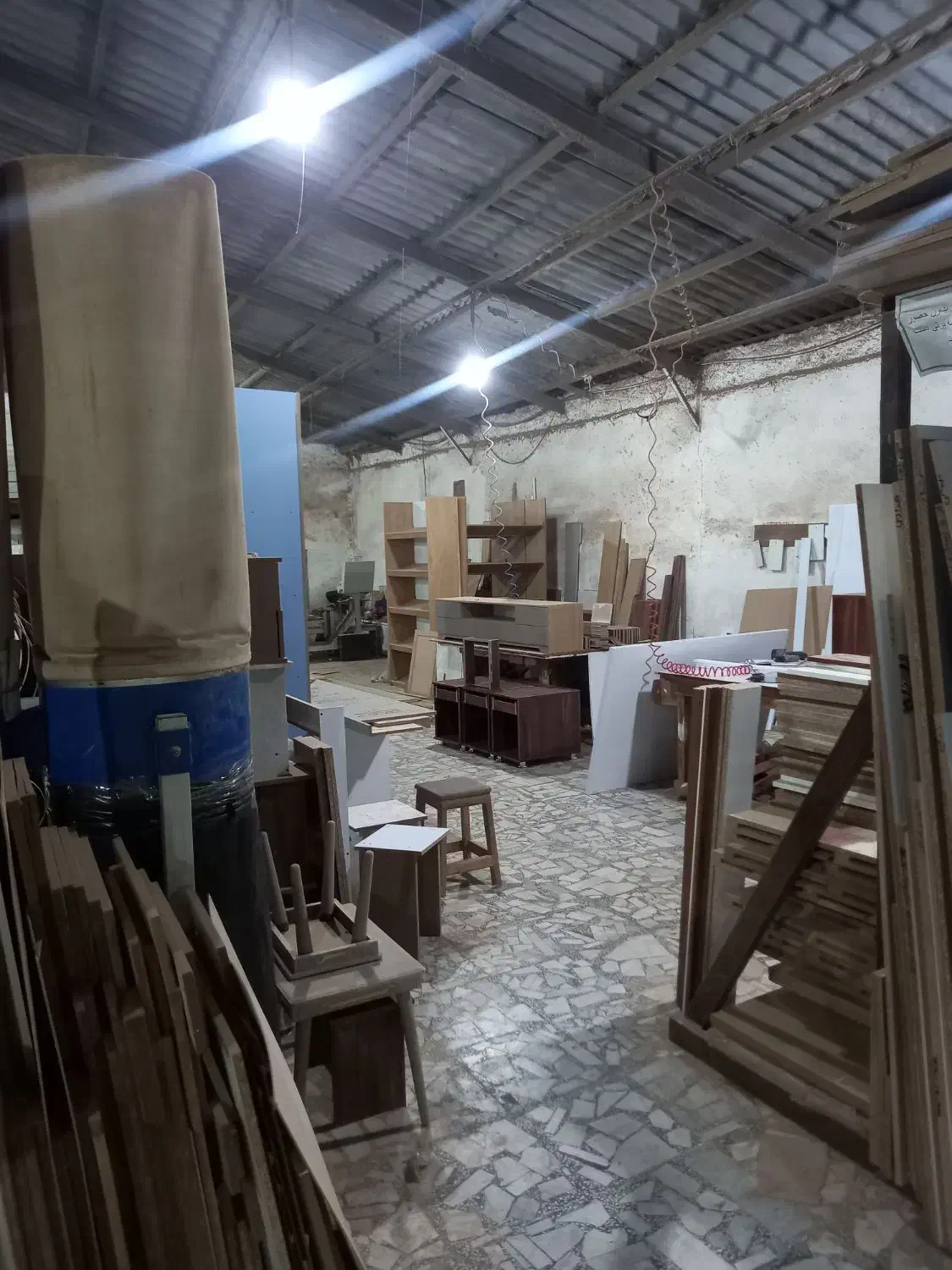 به یک نیروی کار ساده نیازمندیم|استخدام صنعتی، فنی، مهندسی|رودسر, |دیوار