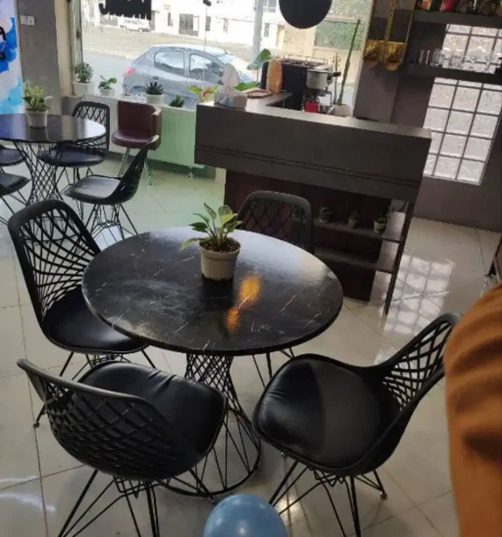 میز و صندلی کـارولین، با کفی چرم طبیعی|میز و صندلی غذاخوری|مشهد, گوهرشاد|دیوار