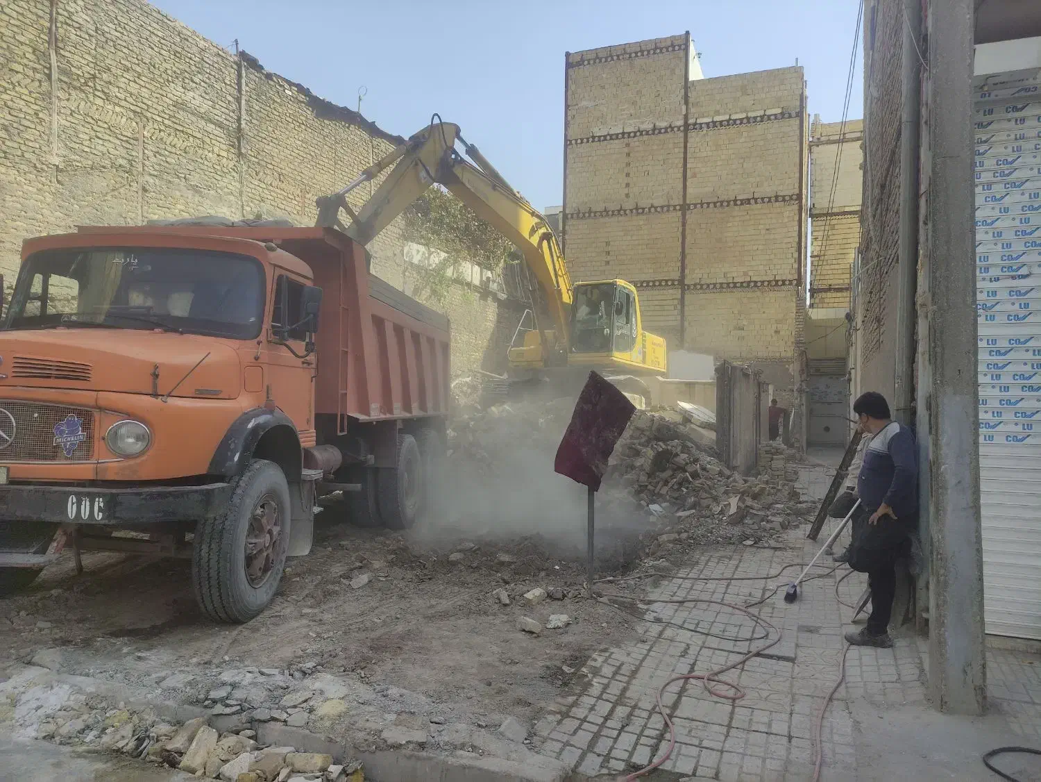 خاکبرداری لودر بیل مکانیکی .تخریب اجرای گودپیکور|خدمات پیشه و مهارت|مشهد, سجادیه|دیوار
