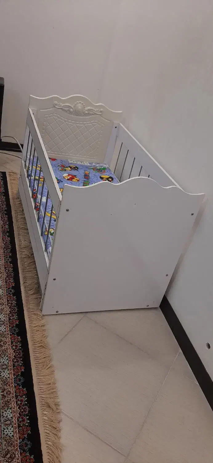 تخت کودک|تخت و صندلی بچه|پیشوا, |دیوار