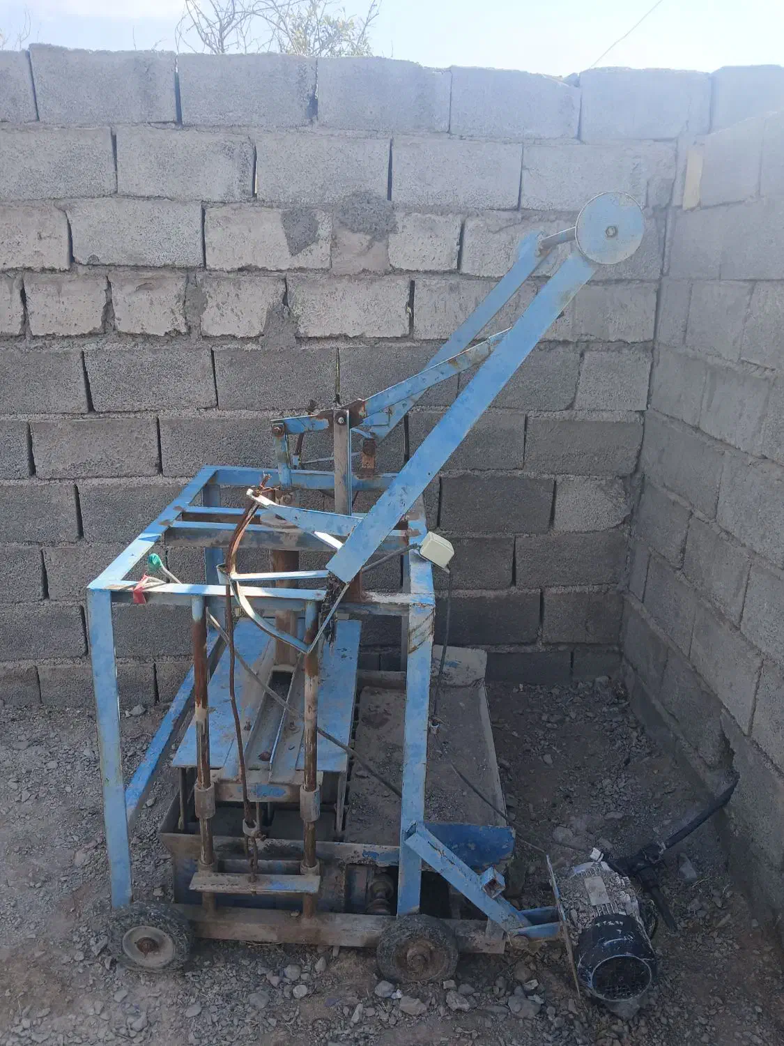 دستگاه بلوک زن ویبره  ۴ قالبه|ماشین‌آلات صنعتی|دهبکری, |دیوار