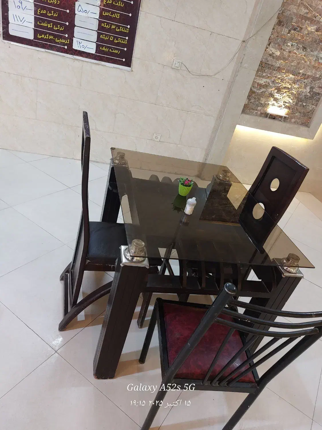 تعدادی میز صندلی|میز و صندلی غذاخوری|مشهد, رسالت|دیوار