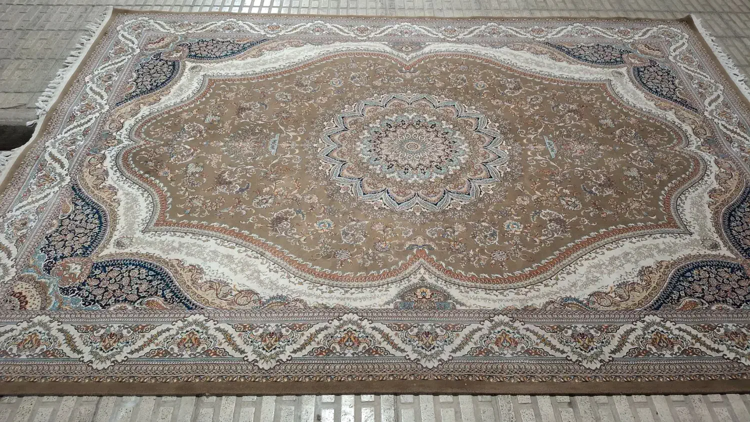 2تخته فرش ۹متری ۷۰۰شانه ده رنگ تراکم ۲۵۵۰|فرش|نظرآباد, رسالت|دیوار