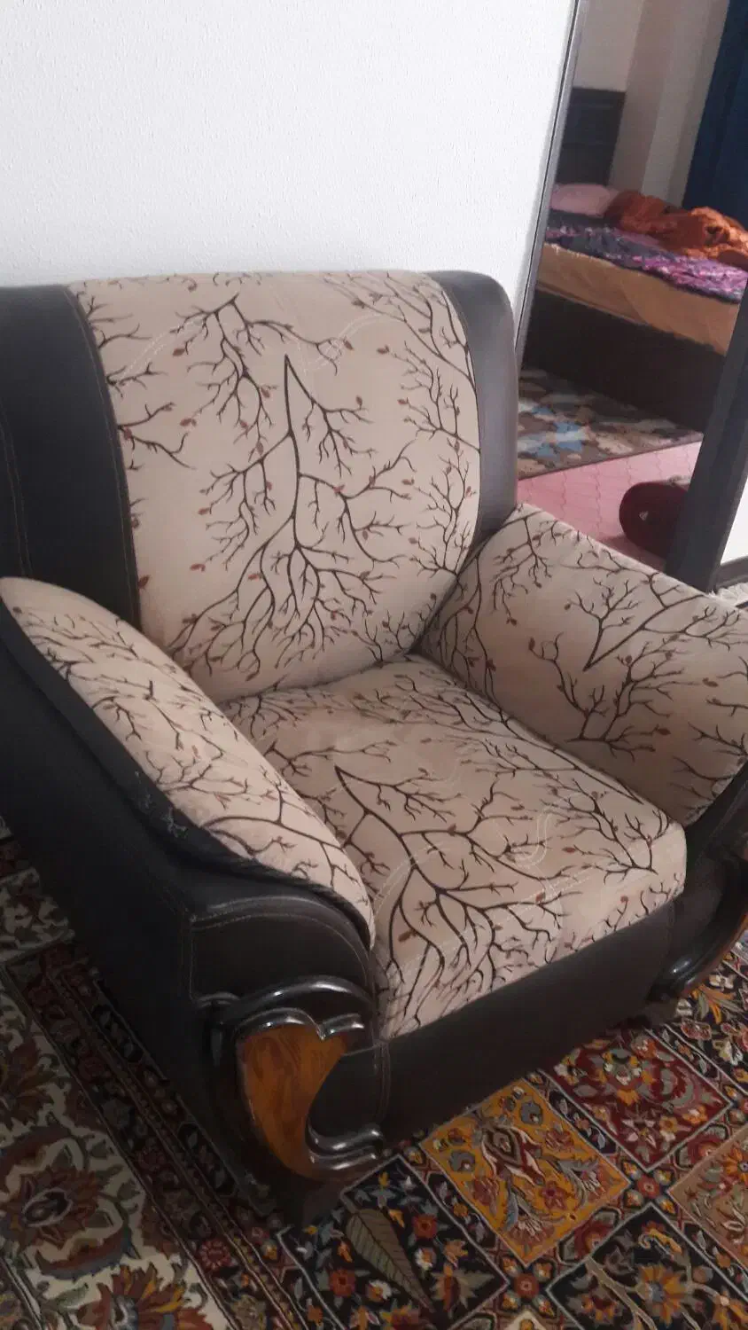 4 عدد مبل تک نفره بسیار زیبا و شیک|مبلمان خانگی و میز عسلی|شاهین‌شهر, شهرک گلدیس|دیوار