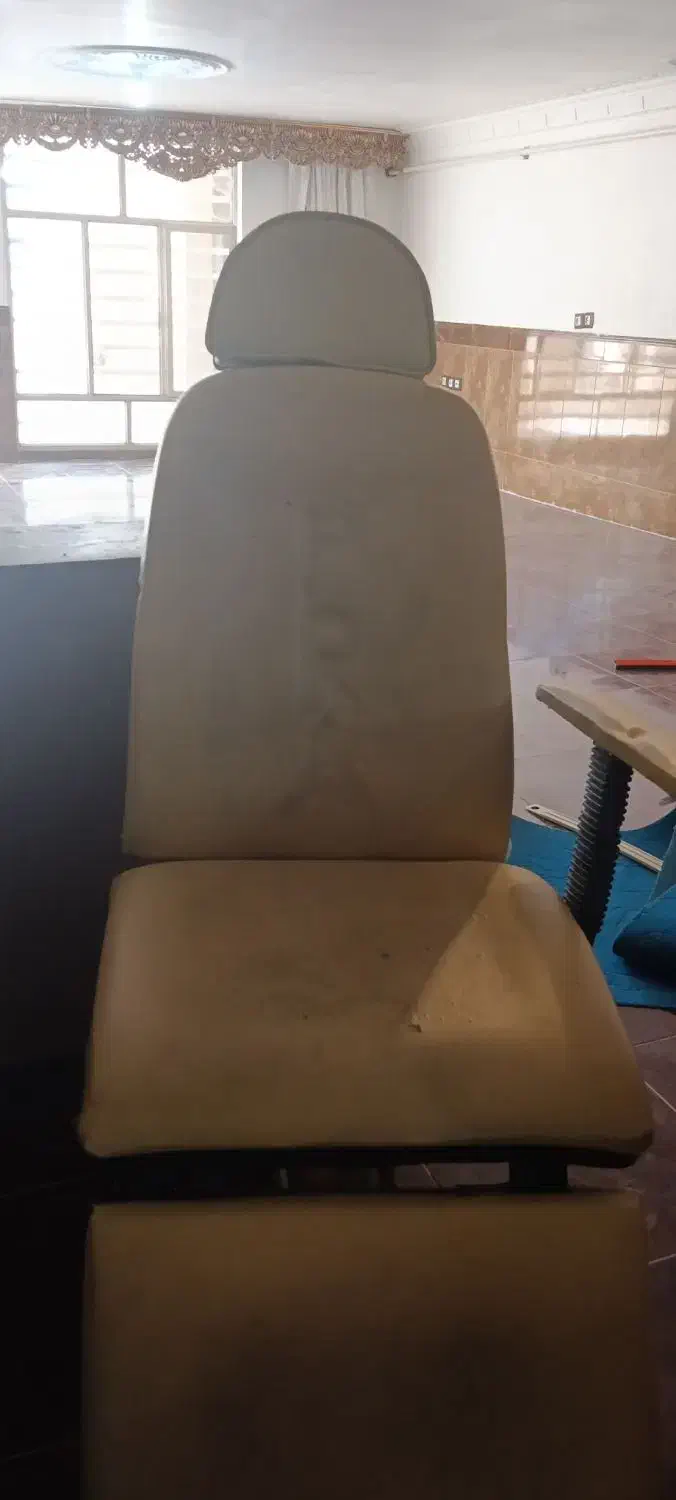 یکسری صندلی آزمایشگاهی ، دوچرخه و..|میز و صندلی غذاخوری|سیرجان, |دیوار