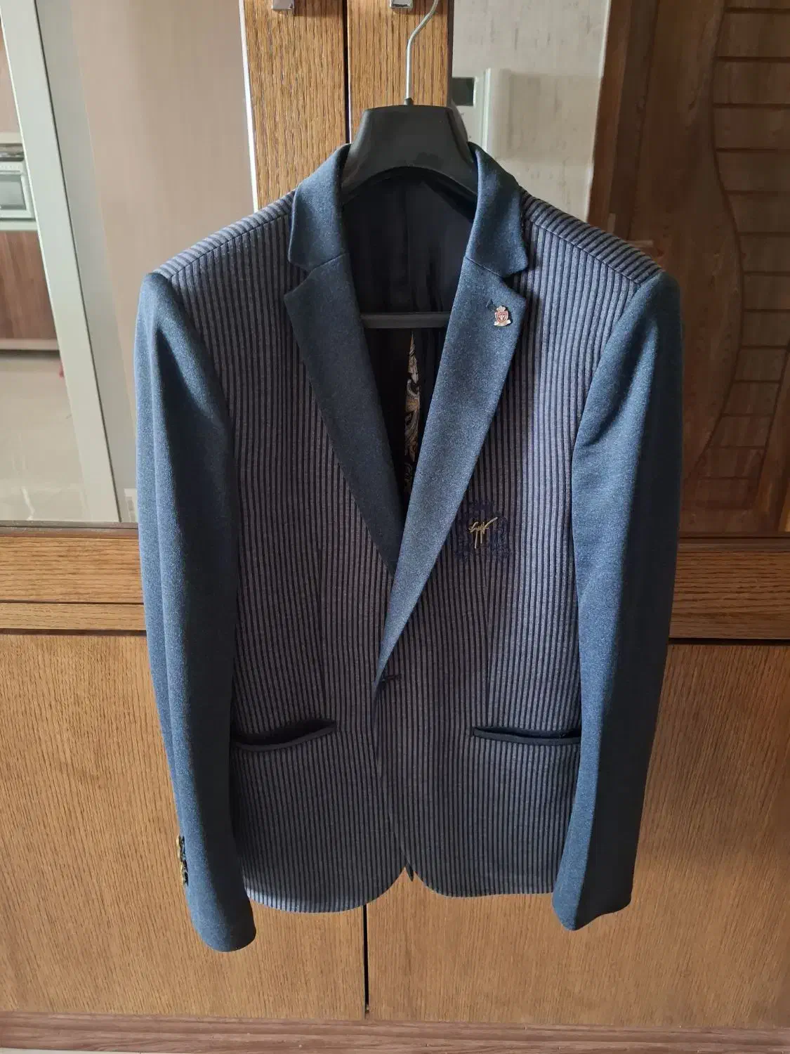 کت تک|لباس|اصفهان, شاهزید|دیوار