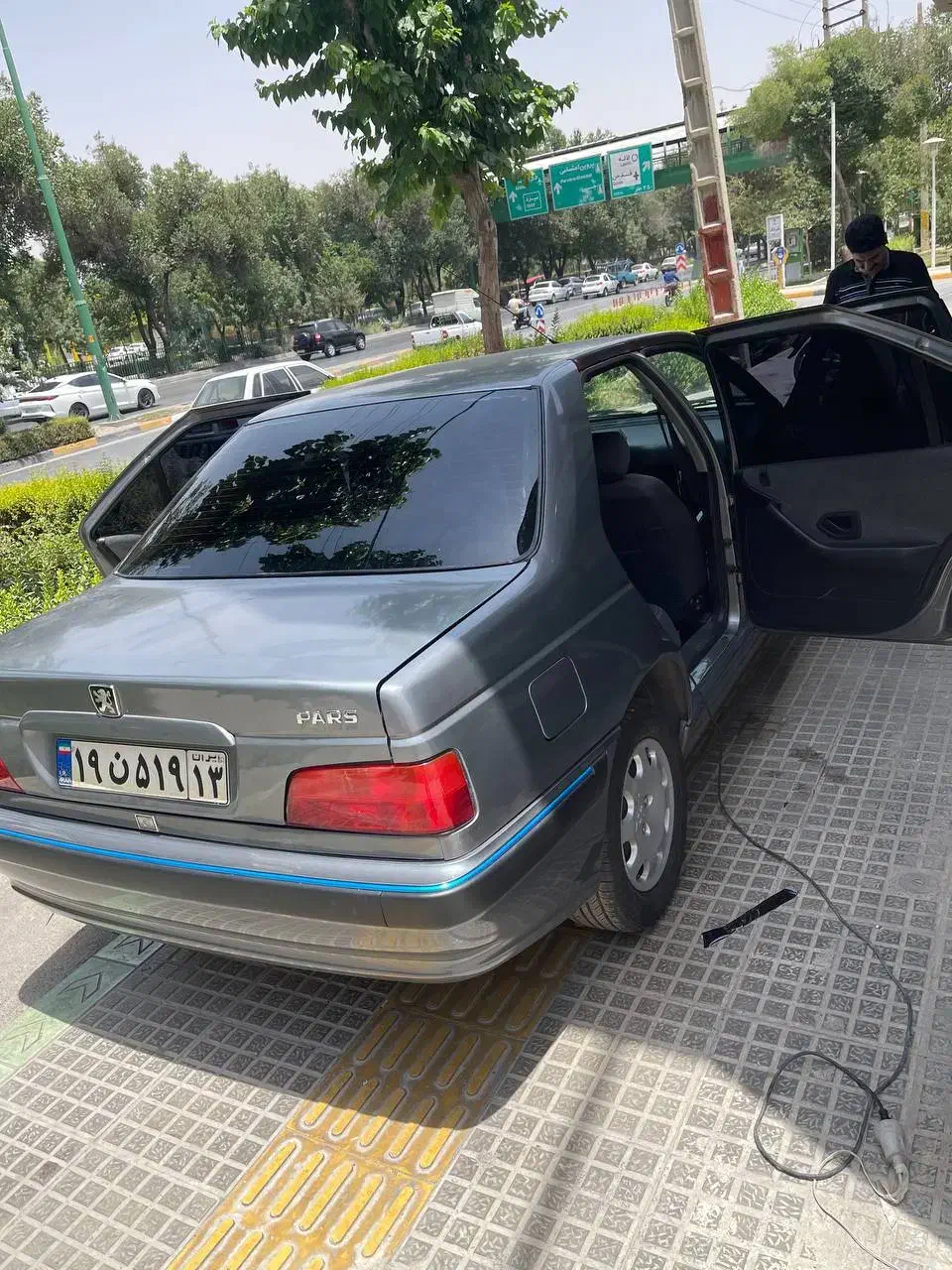 شیشه دودی انواع خودرو ایرانی خارجی (درمحل شما)|خدمات موتور و ماشین|اصفهان, احمدآباد|دیوار