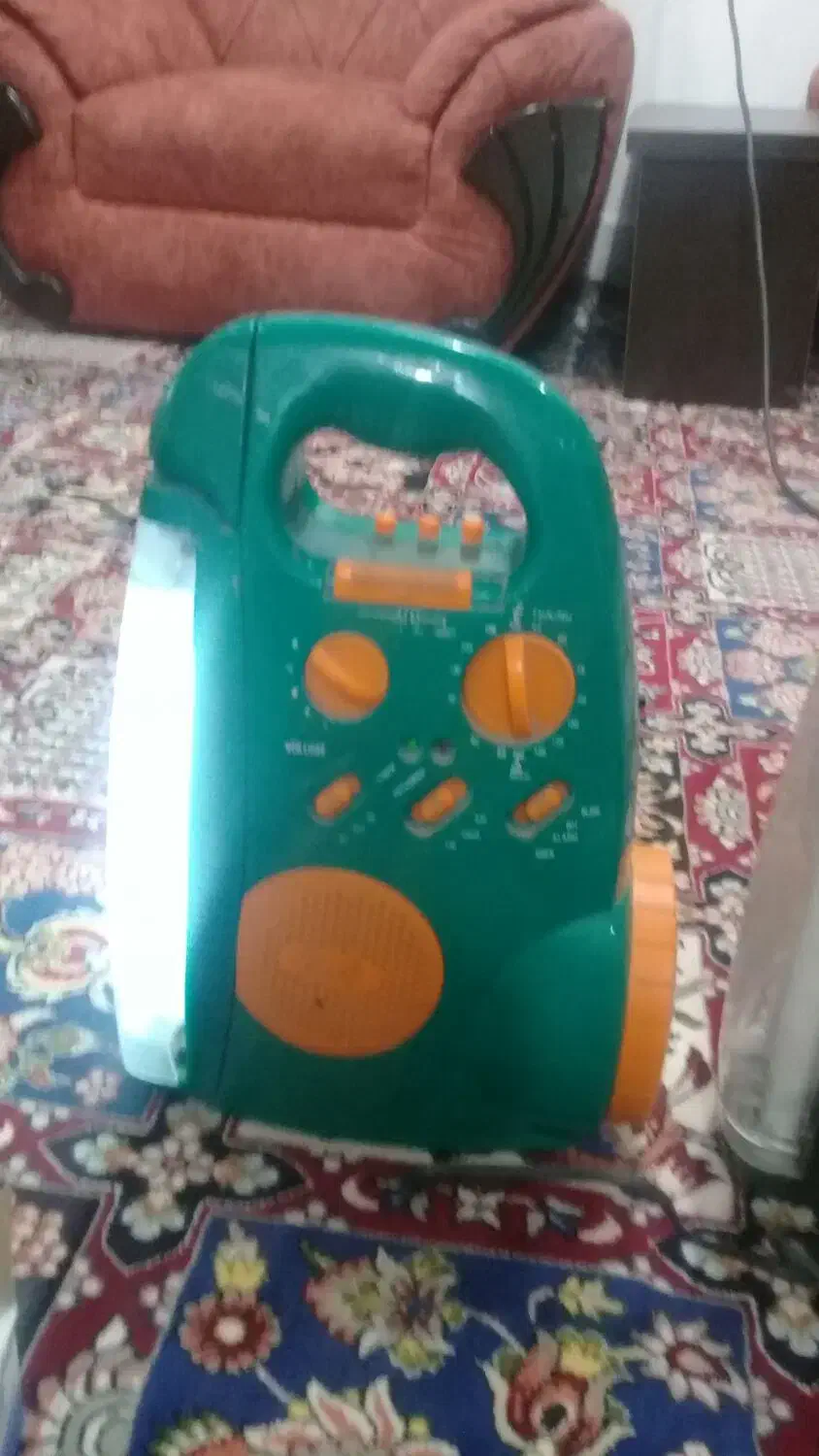 رادیو ضبط شارجی|کلکسیون اشیاء عتیقه|فارسان, |دیوار