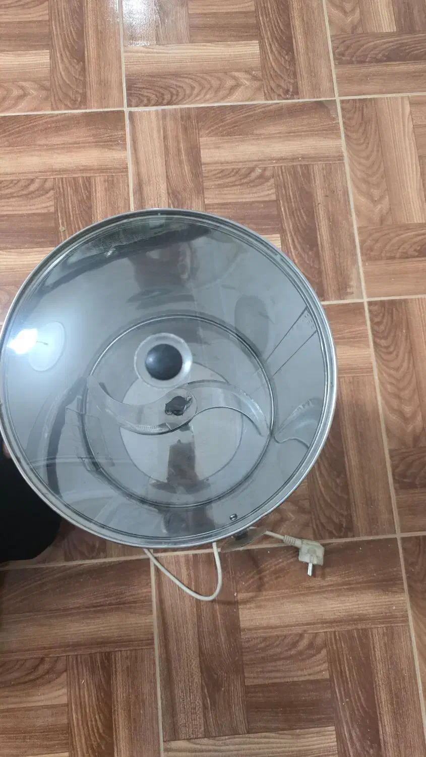 سبزی خردکن درحد نو.|خردکن، آسیاب، غذاساز|باغستان, |دیوار