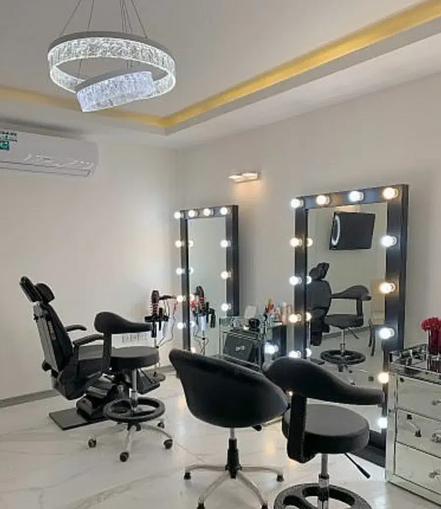 میخوام سالن بزنم/خواستی بیا|استخدام درمانی، زیبایی، بهداشتی|تهران, فلسطین (میدان انقلاب)|دیوار