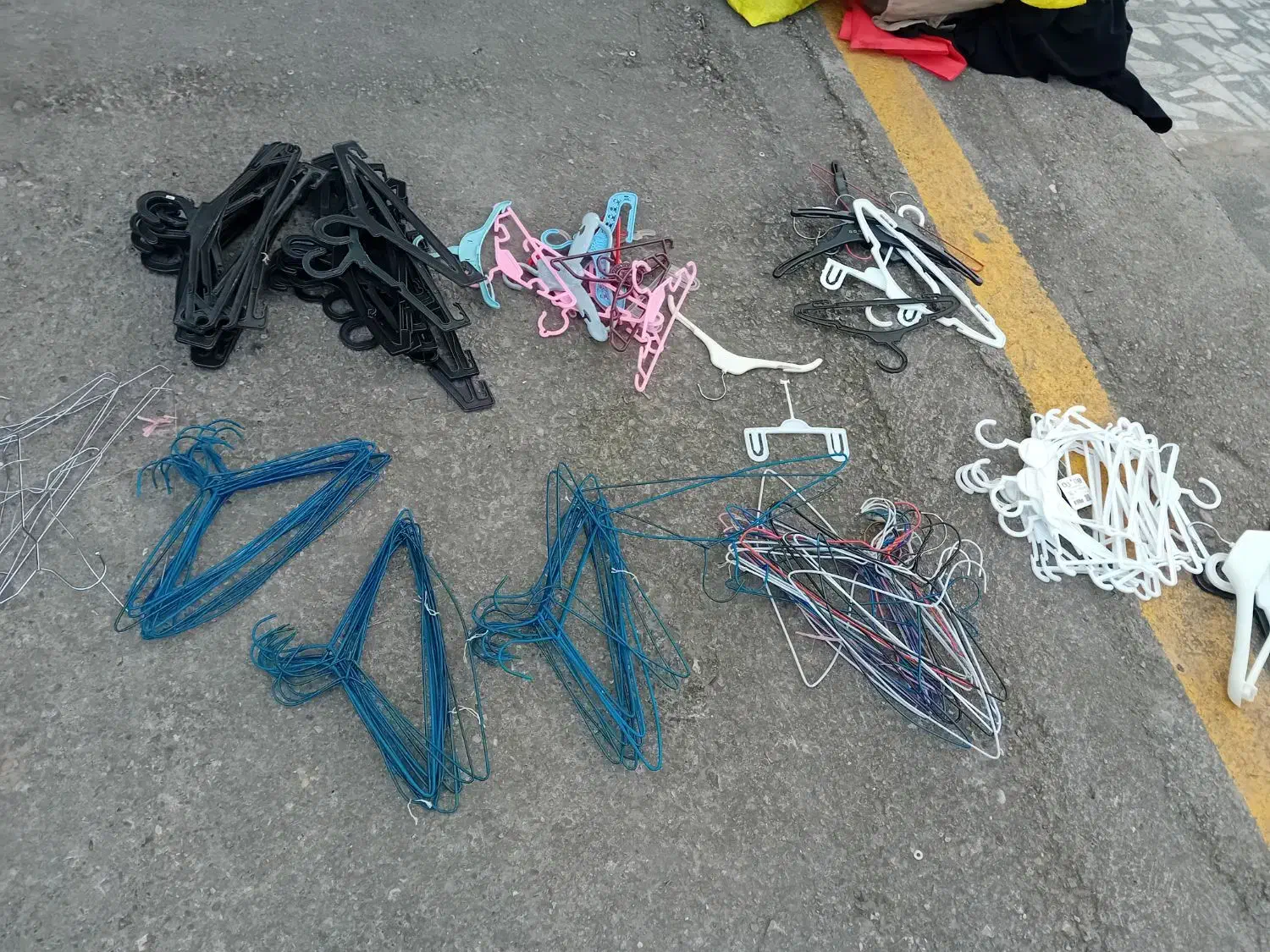 چوب لباسی 130 عدد یکجا فروشی|بندرخت و رخت‌آویز|ساری, |دیوار