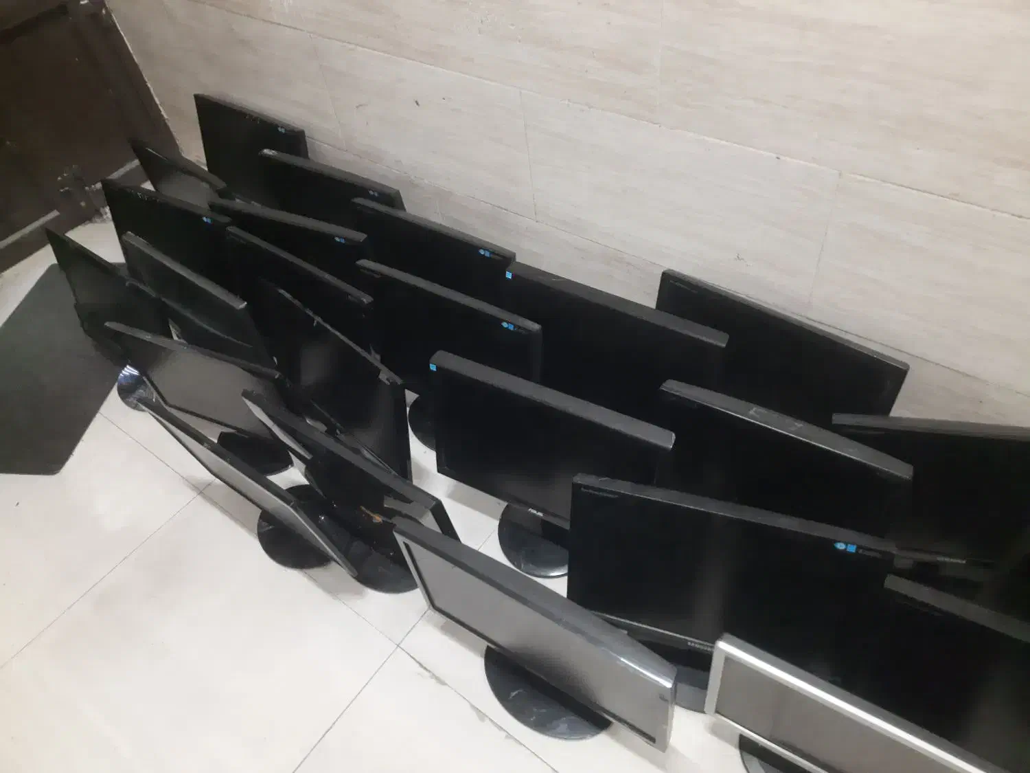 مانیتور ۱۹اینچ تعداد|قطعات و لوازم جانبی رایانه|تهران, صفا|دیوار