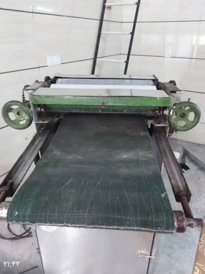 فروش خمیر پهن کن (شاطر برقی) و تنور گازی سالم|ماشینآلات صنعتی|شیراز, غدیر جنوبی|دیوار