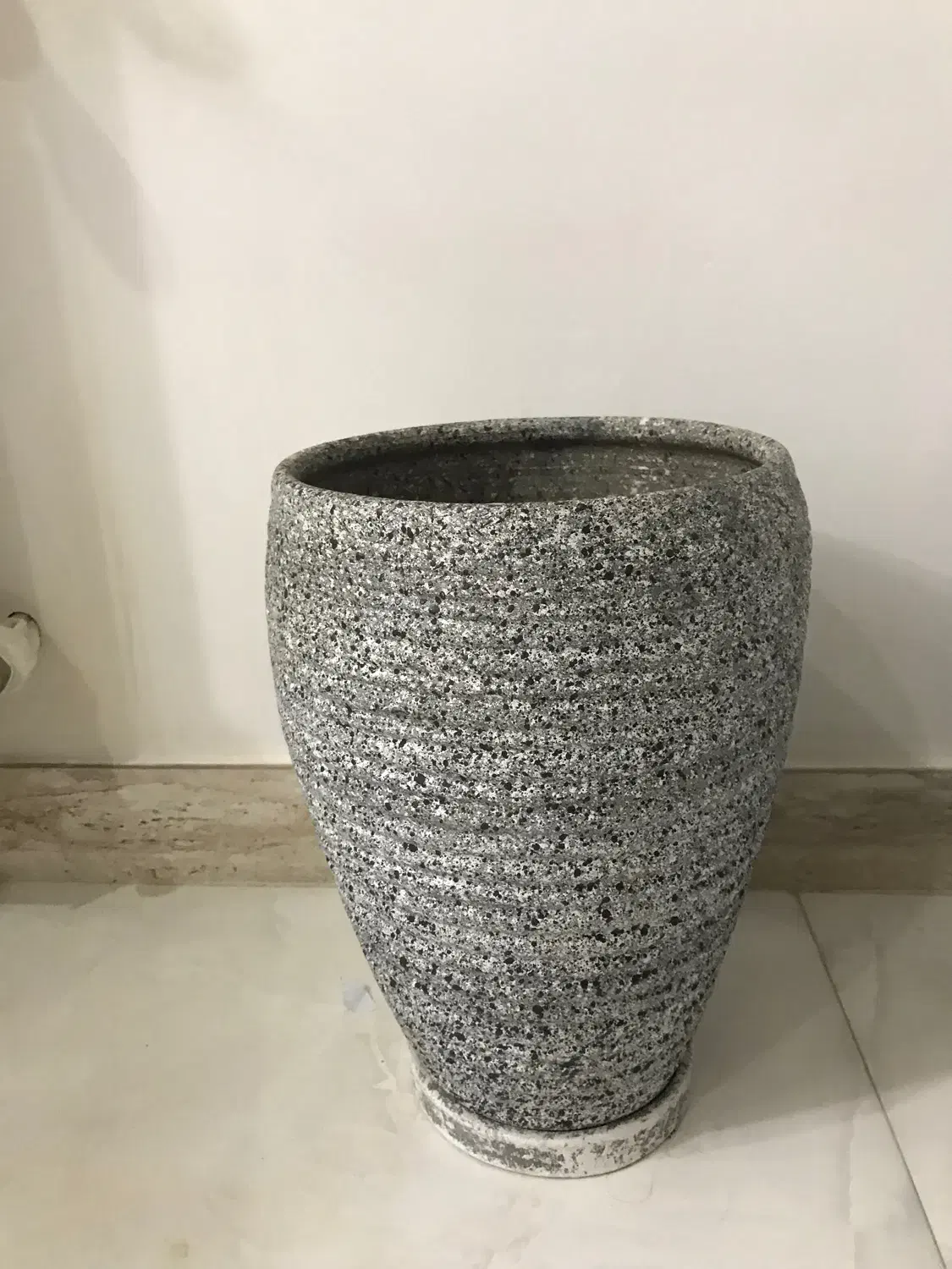 گلدان سفالی|گل و گیاه طبیعی|رشت, انصاری|دیوار