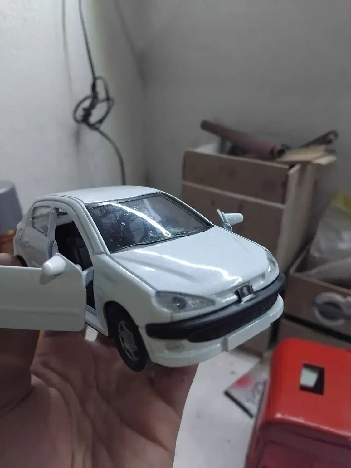 ماکت فلزی ۲۰۶ مقیاس کوچک (رنگ سفید)|اسباب‌‌بازی|گمیشان, |دیوار