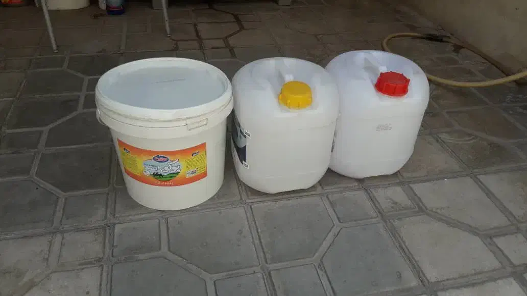 دبه ۱۰ لیتر سطل وشیشه ۱ کیلویی رب گوجه|ظروف نگهدارنده، پلاستیکی، یک‌بارمصرف|شیراز, شهرک سراج‎|دیوار