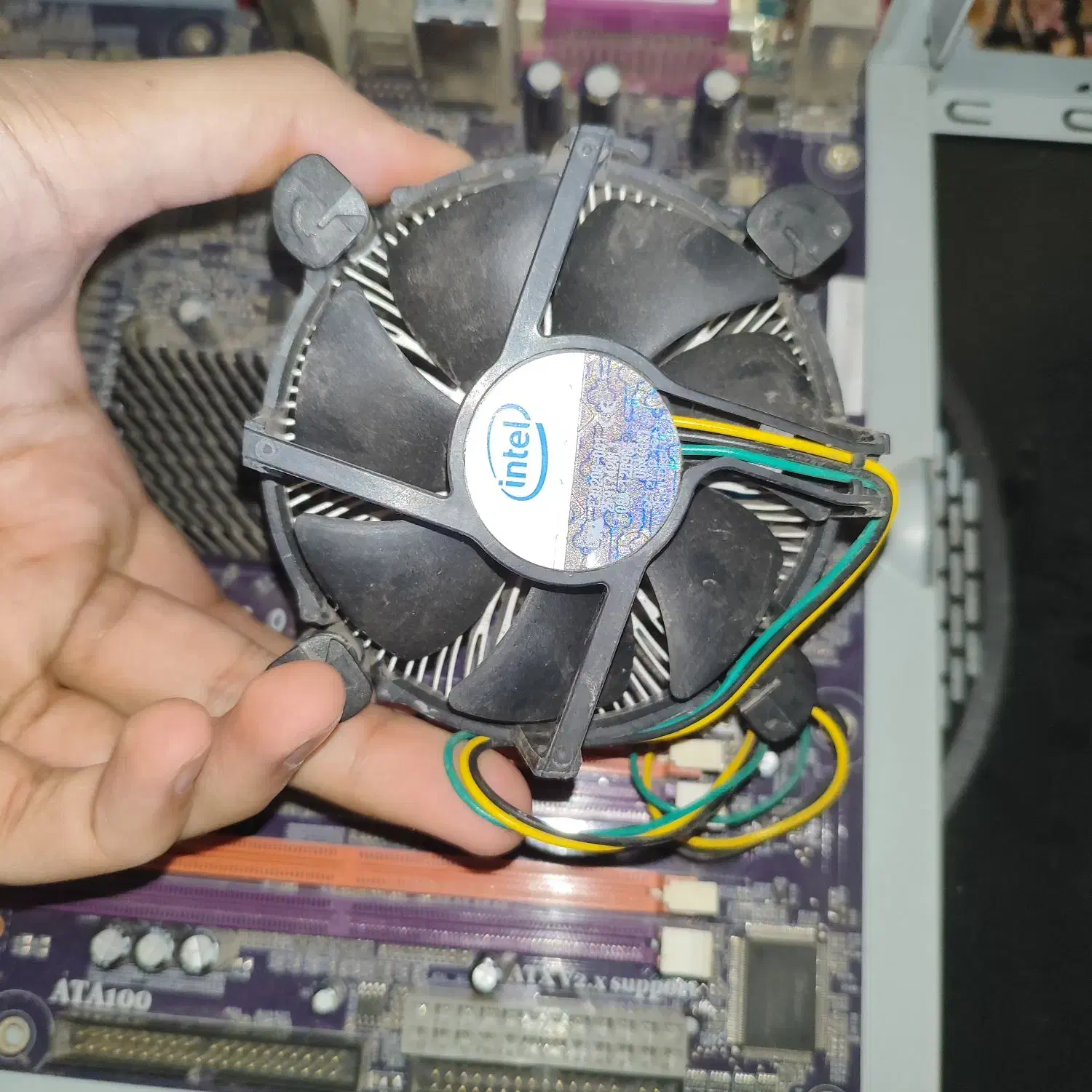یک عدد cpu|قطعات و لوازم جانبی رایانه|اردبیل, |دیوار