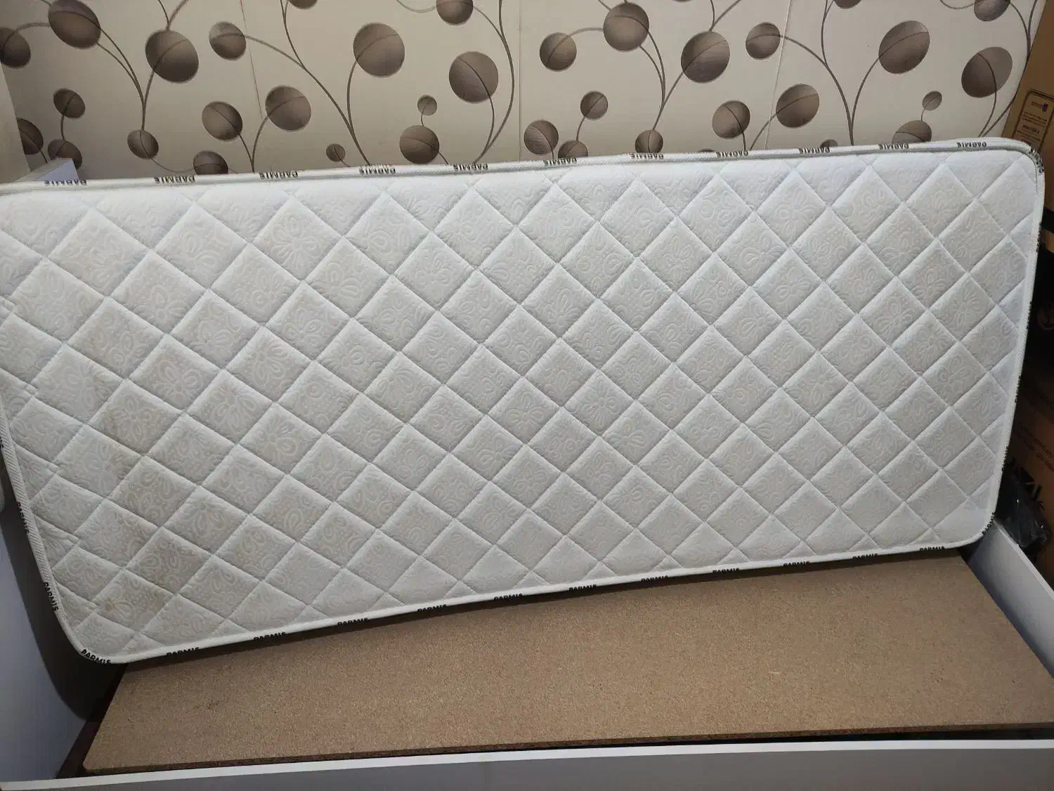 خوشخواب یک نفره  درحد نو|تشک تختخواب|رشت, کوی جام جم|دیوار