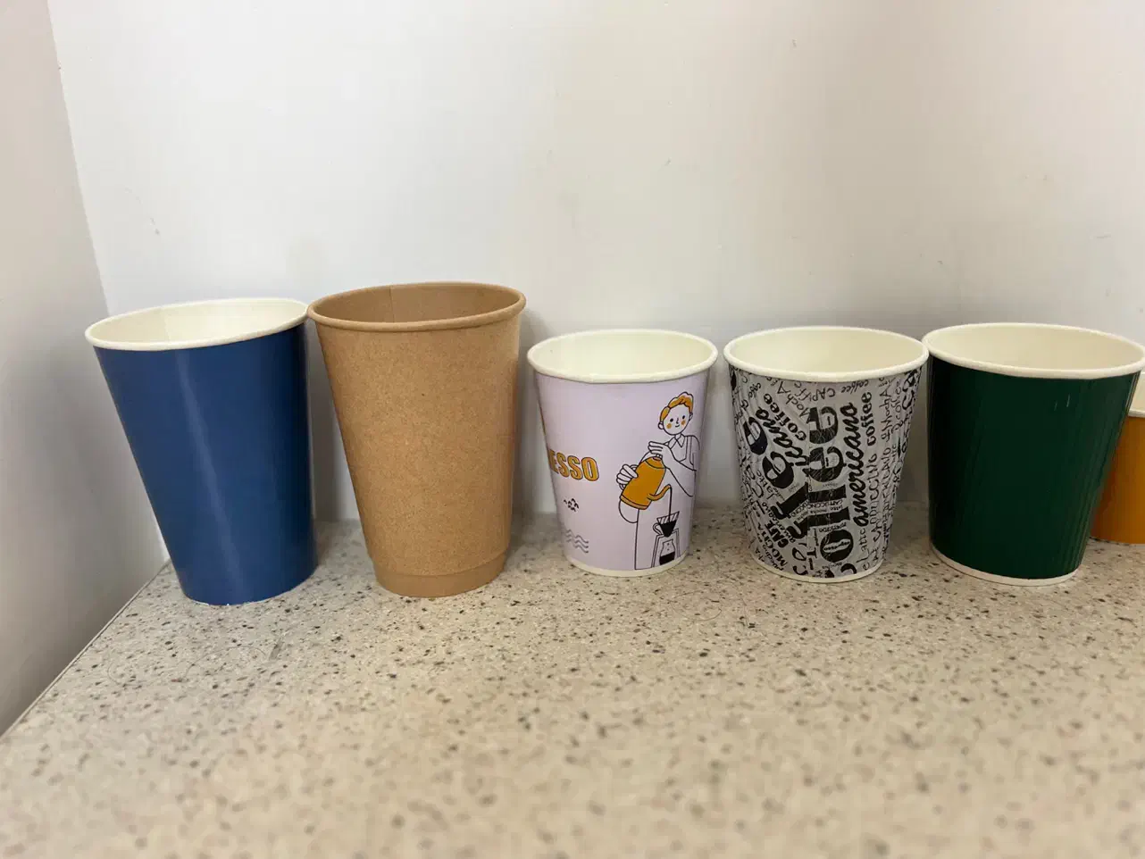 لیوان کاغذی دوجداره|ظروف نگهدارنده، پلاستیکی، یک‌بارمصرف|لاهیجان, انقلاب|دیوار