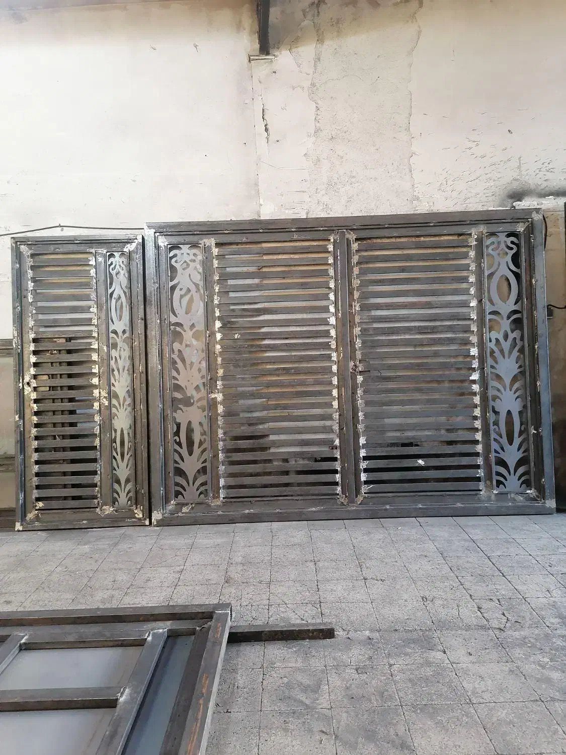 جوشکاری سیار درب و پنجره سازی در حیاط پارکینگ|خدمات پیشه و مهارت|بندر ماهشهر, |دیوار