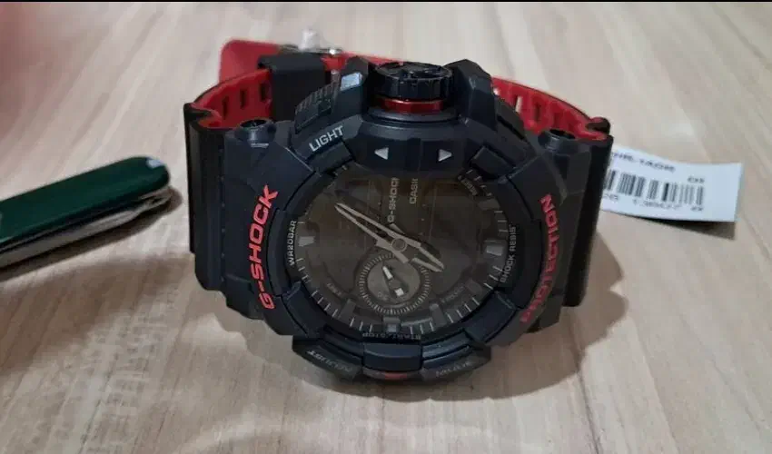 ساعت جی ساک|ساعت|ری, علایین|دیوار