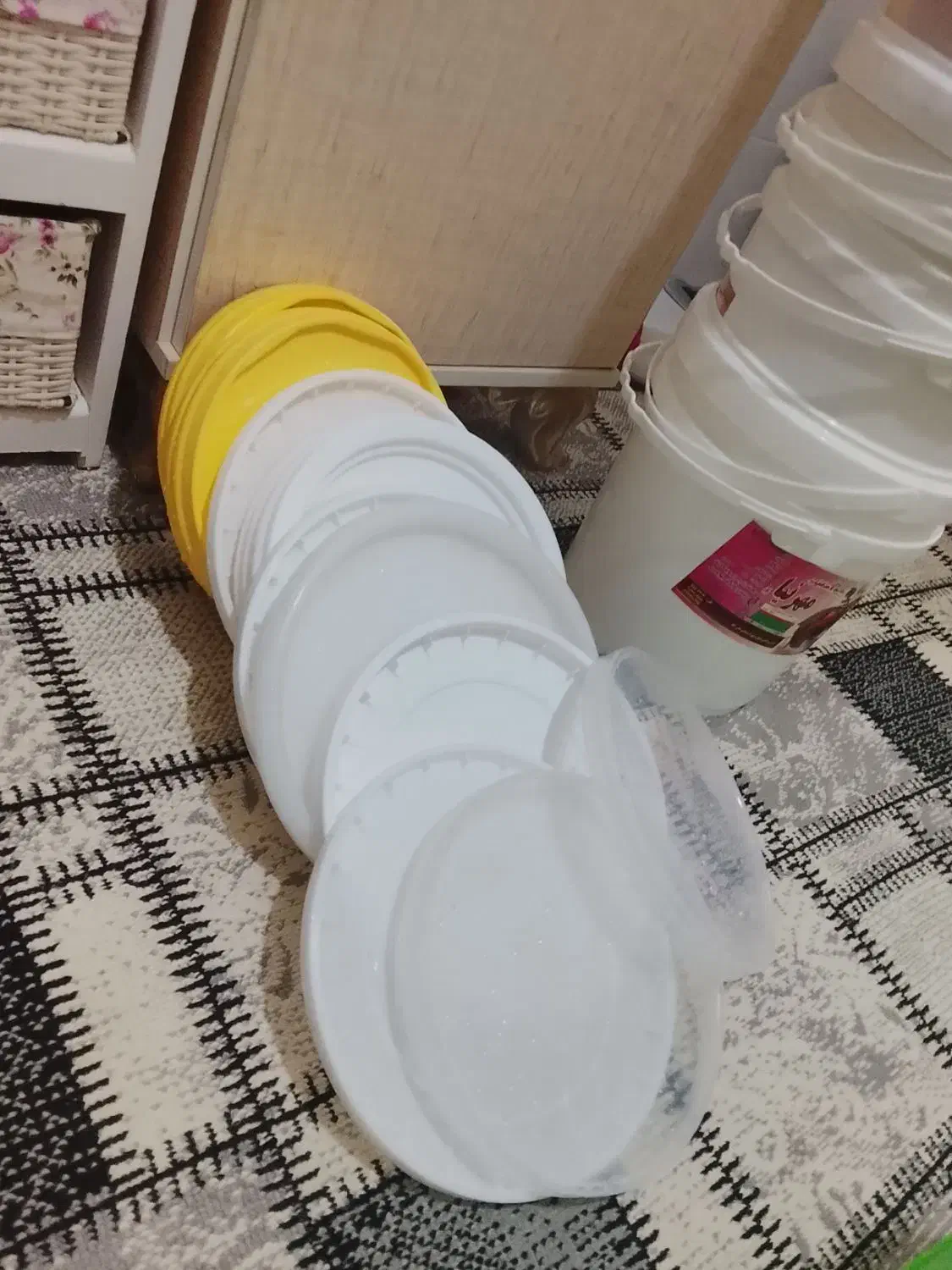 سطل|ظروف نگهدارنده، پلاستیکی، یک‌بارمصرف|خوی, |دیوار