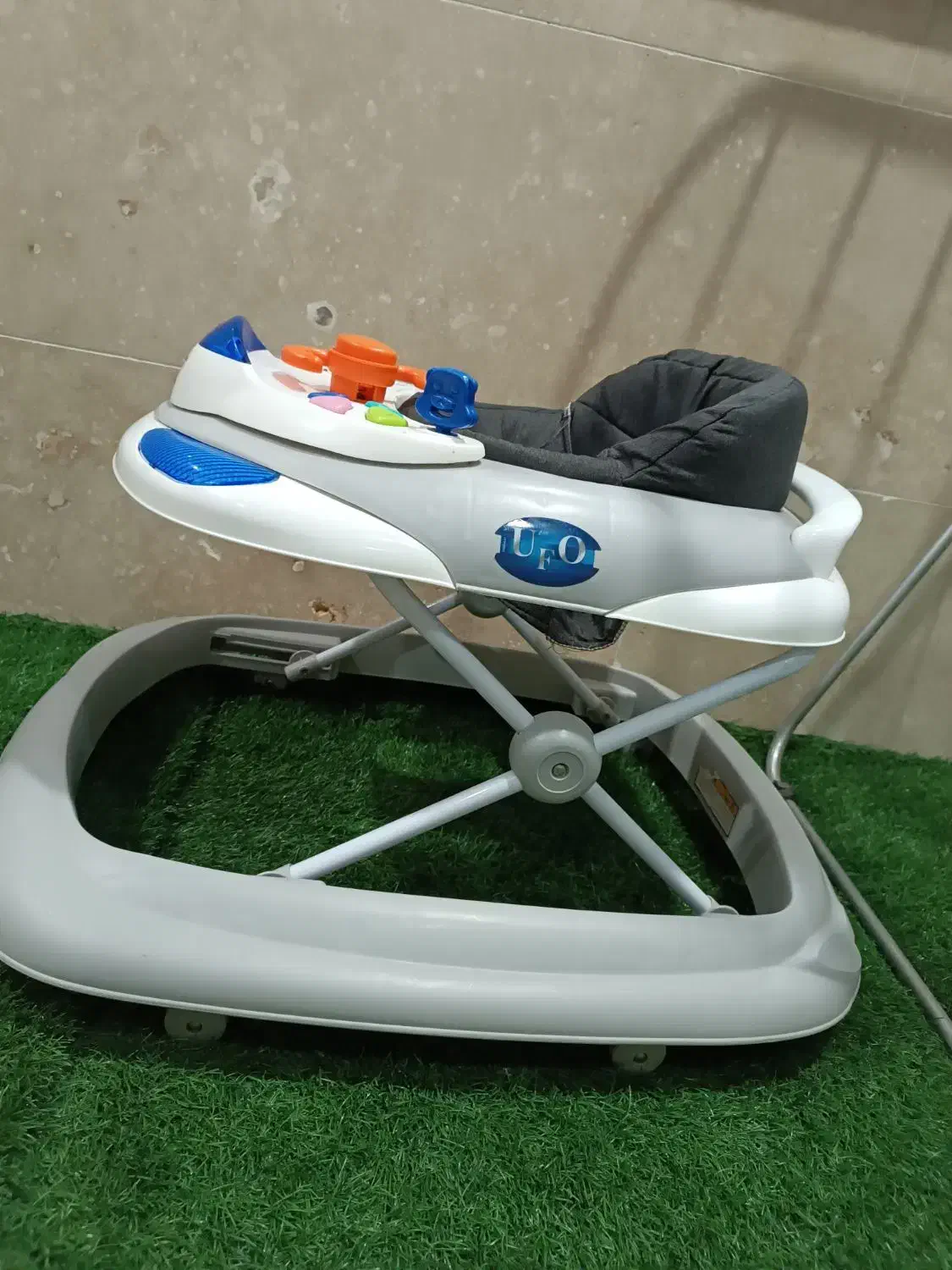 روروک|کالسکه و لوازم جانبی|میانه, |دیوار