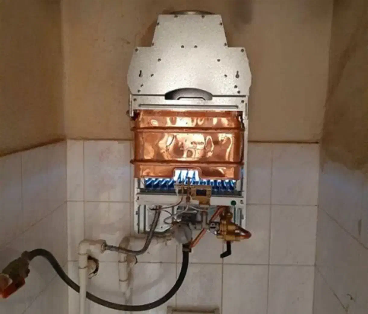 نصب،سرویس و تعمیر آبگرمکن دیواری|خدمات پیشه و مهارت|امیدیه, |دیوار