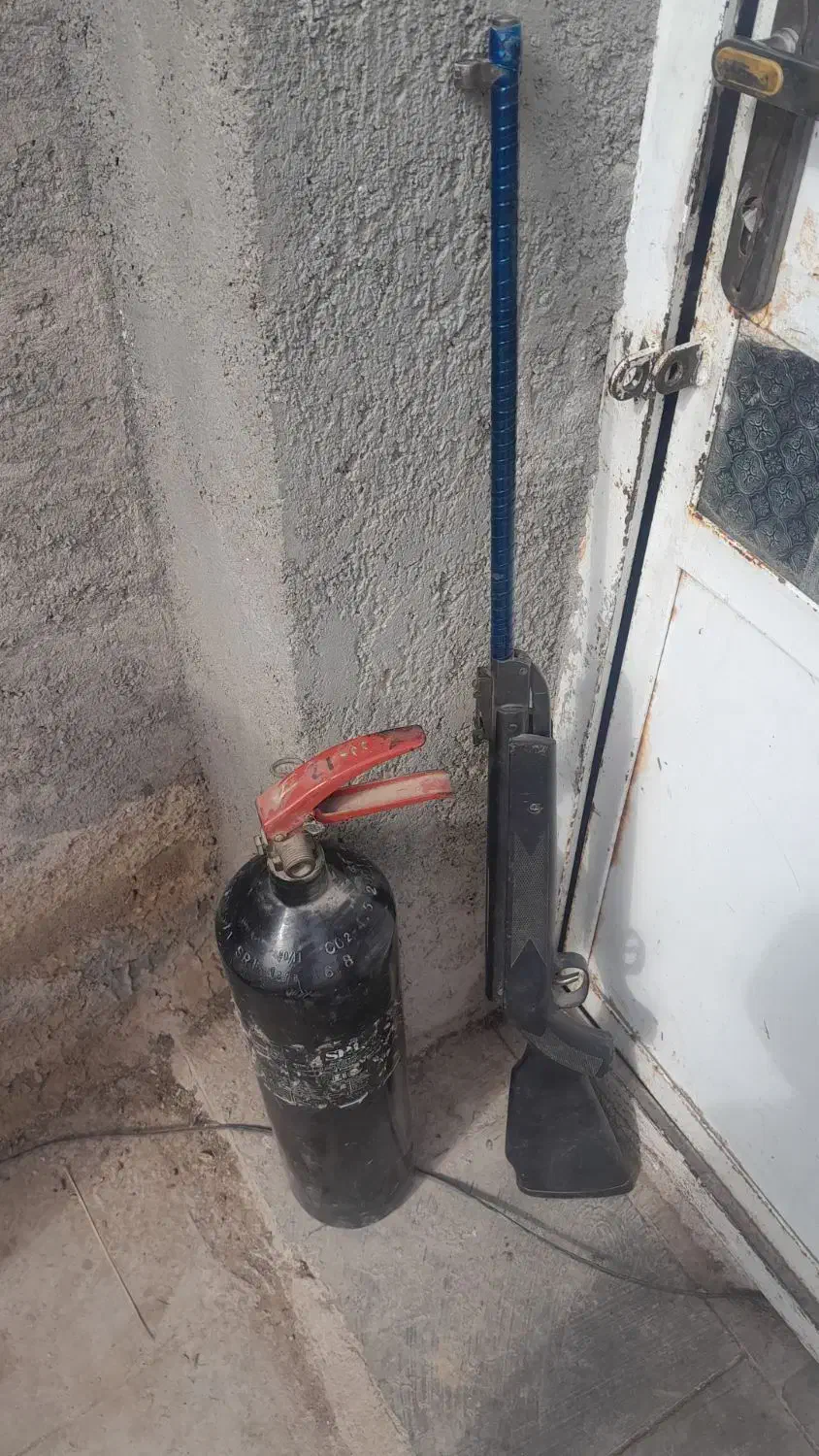 کپسول اتش نشانی وتعدای دبه(گالن) ۴لیتری و۵لیتری|حراج|داراب, |دیوار