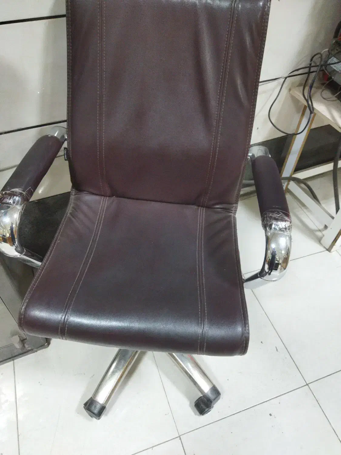 میز پیشخوان 4فقره و صندلی چرخدار|صندلی و نیمکت|خوی, |دیوار