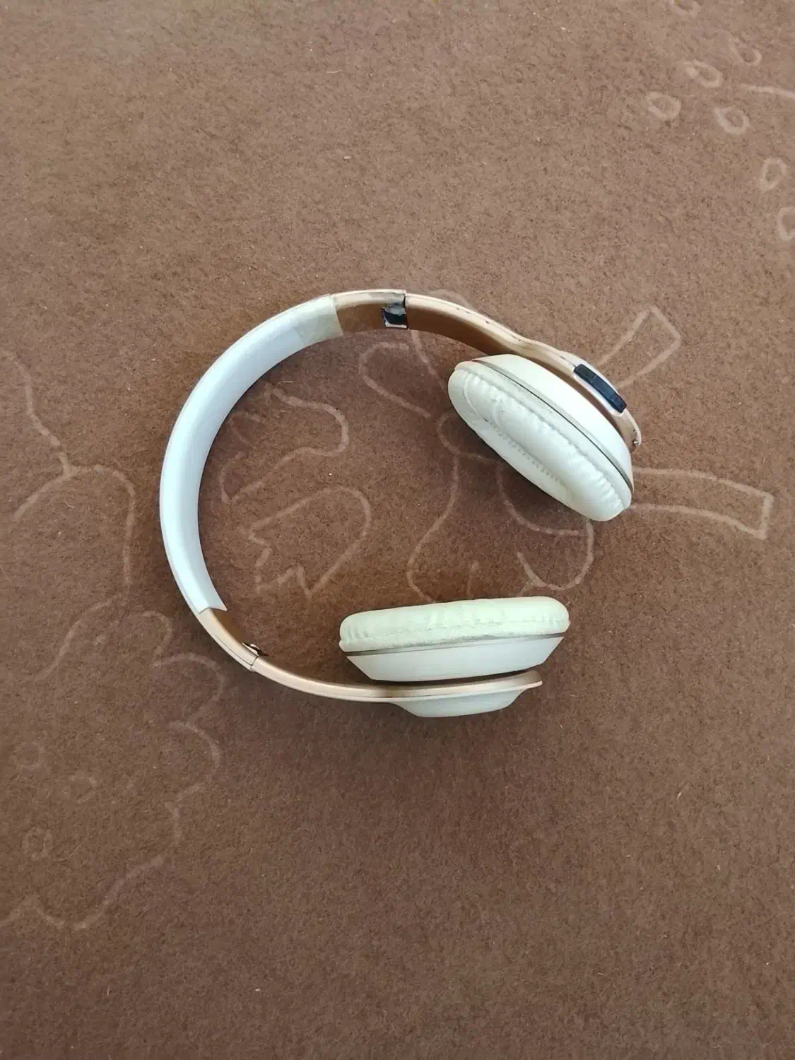 اپل واچ. هدفون  و رادیو دار و.کاغذ دیواری .|ساعت|اردبیل, |دیوار