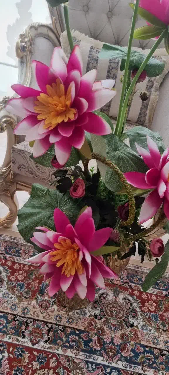 گلدان با گل مرداب شاخه گل رز مصنوعی هدیه روز مادر|گل مصنوعی|مشهد, چهارچشمه|دیوار