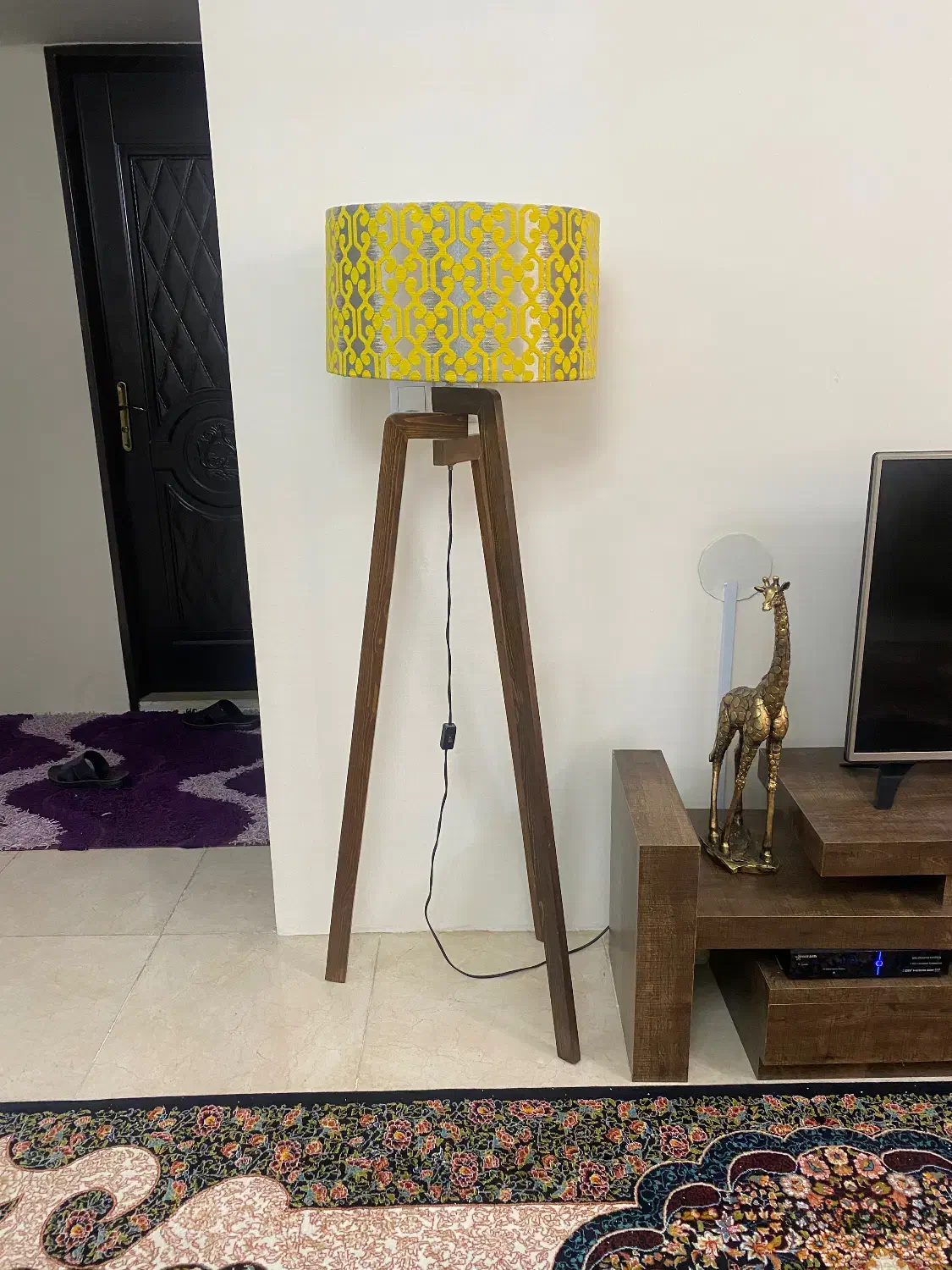 دو عدد آباژور|چراغ خواب و آباژور|صدرا-فارس, فاز ۱|دیوار