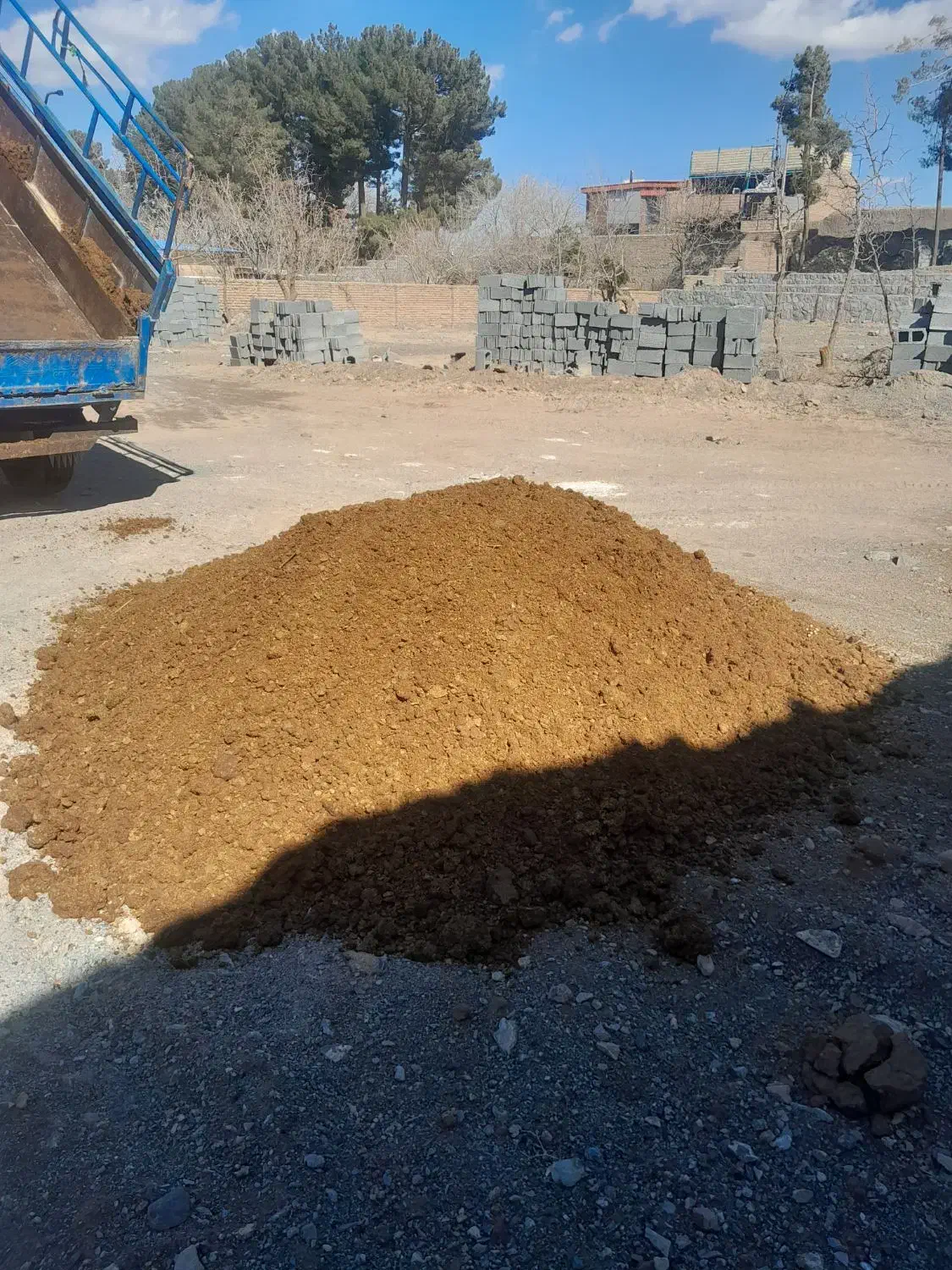 کود گاو کیسه ای تحویل درب منزل|خدمات باغبانی و درختکاری|بیرجند, |دیوار