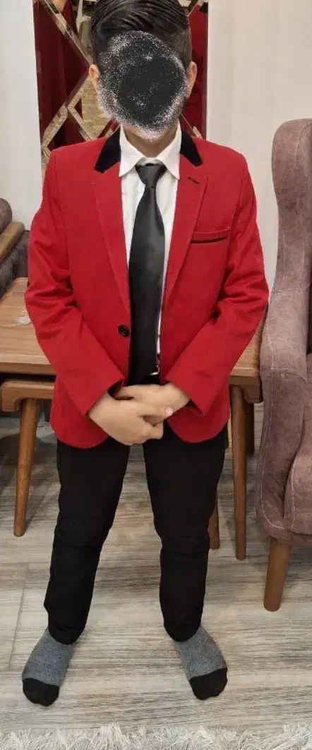 کت مجلسی همراه بلوز سفید  با قیمت بسیار مناسب|لباس|لاهیجان, کوی آزادگان|دیوار