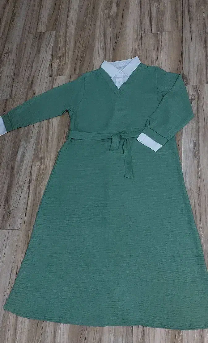 مانتووشومیز|لباس|قرچک, زیبا شهر|دیوار