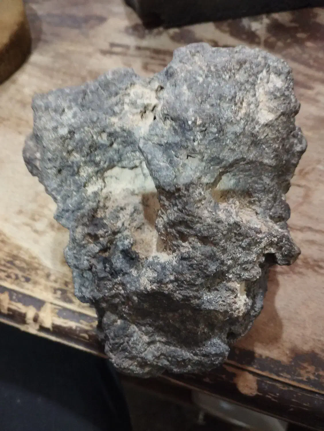 شهاب سنگ|کلکسیون اشیاء عتیقه|تبریز, |دیوار