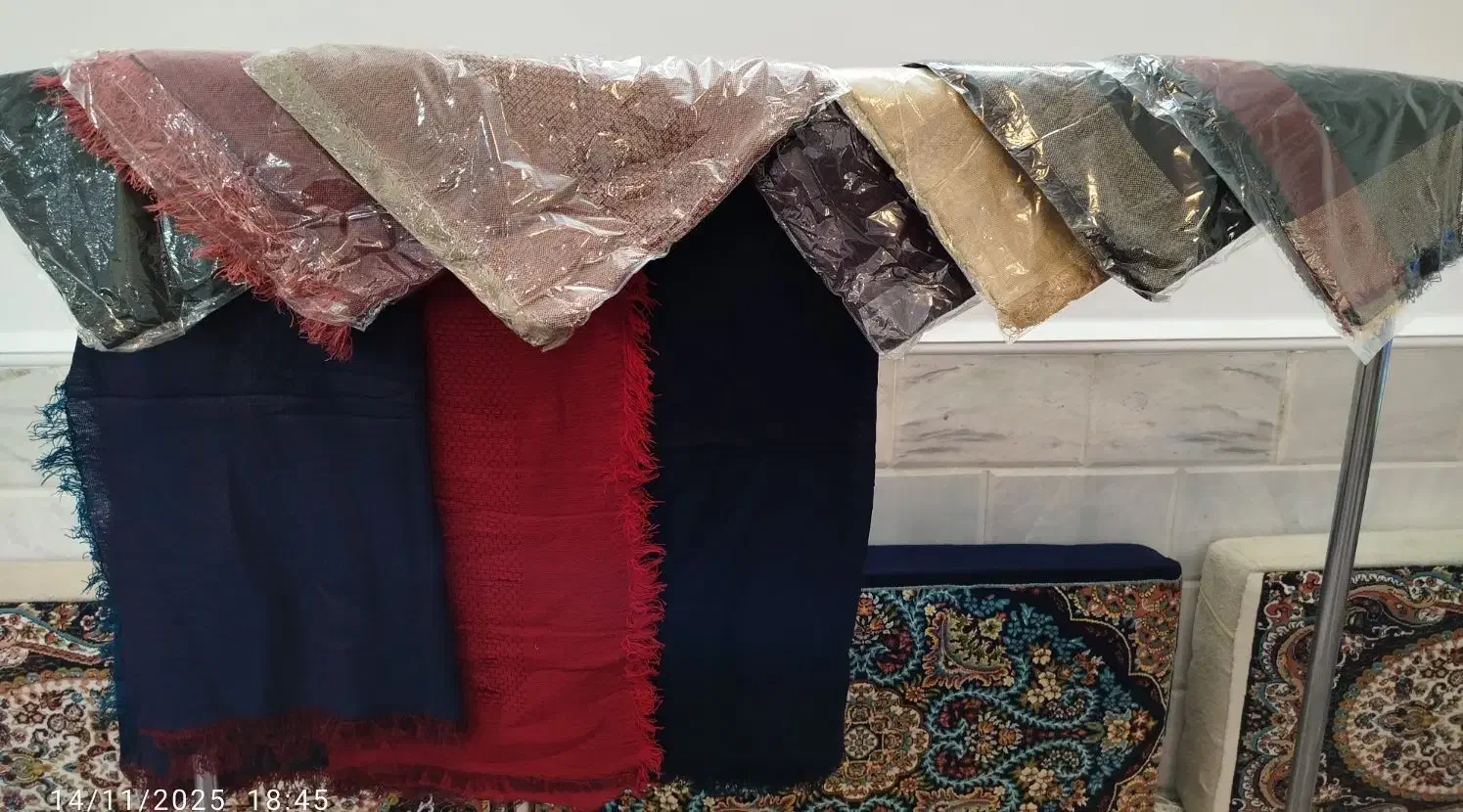 حراج انواع روسری در طرح و رنگهای متنوع|حراج|دامغان, |دیوار