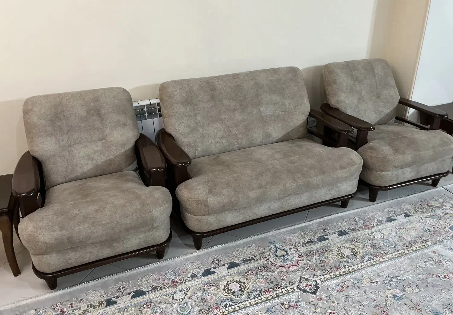 مبل راحتی چهارنفره شرکتی برگ سبز در حد نو|مبلمان خانگی و میز عسلی|پاکدشت, پاکدشت (مامازند)|دیوار