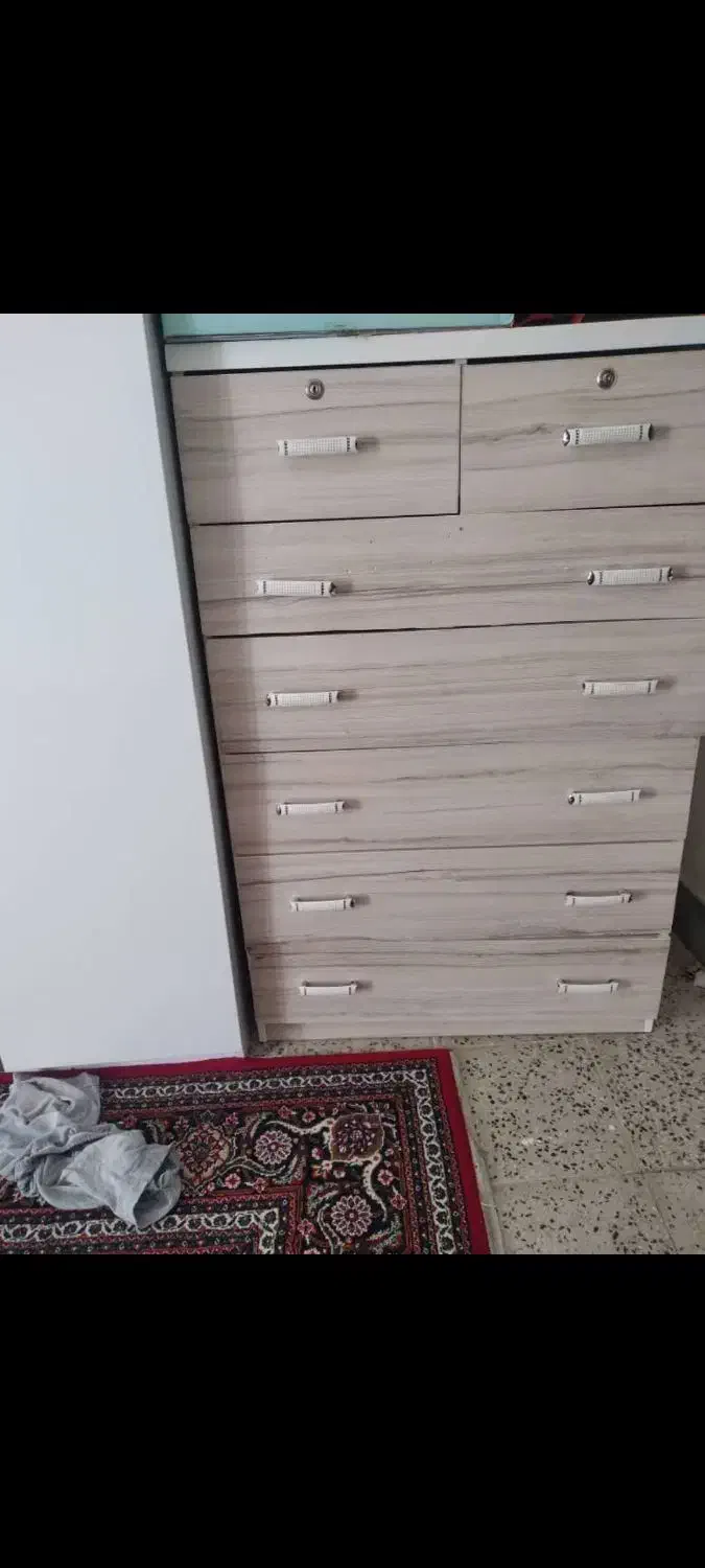 یک دست مبل ‌۷ نفرە دست دوم با یک دراور کشوی|مبلمان خانگی و میز عسلی|سرپل ذهاب, |دیوار
