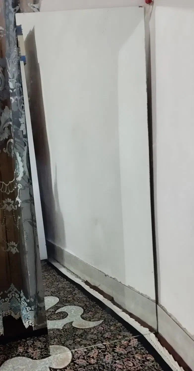 اینه|آینه|زاهدان, |دیوار