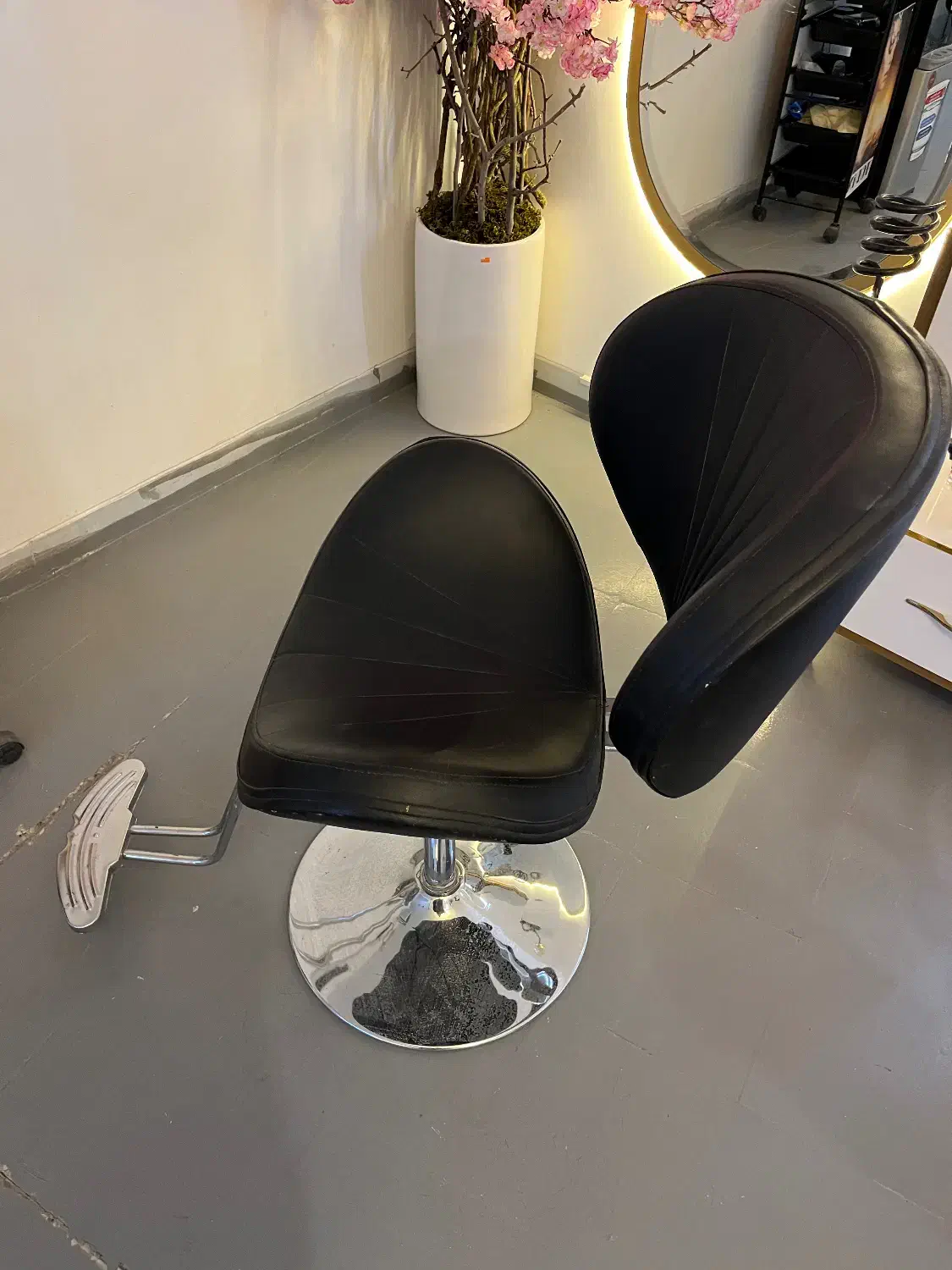 فروش صندلی کار آرایشگاهی|آرایشگاه و سالن‌های زیبایی|اصفهان, زهران|دیوار