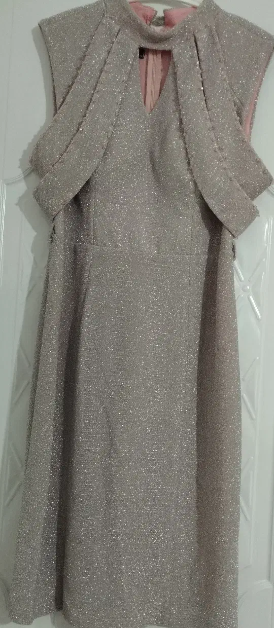 لباس مجلسی|لباس|اقبالیه, |دیوار