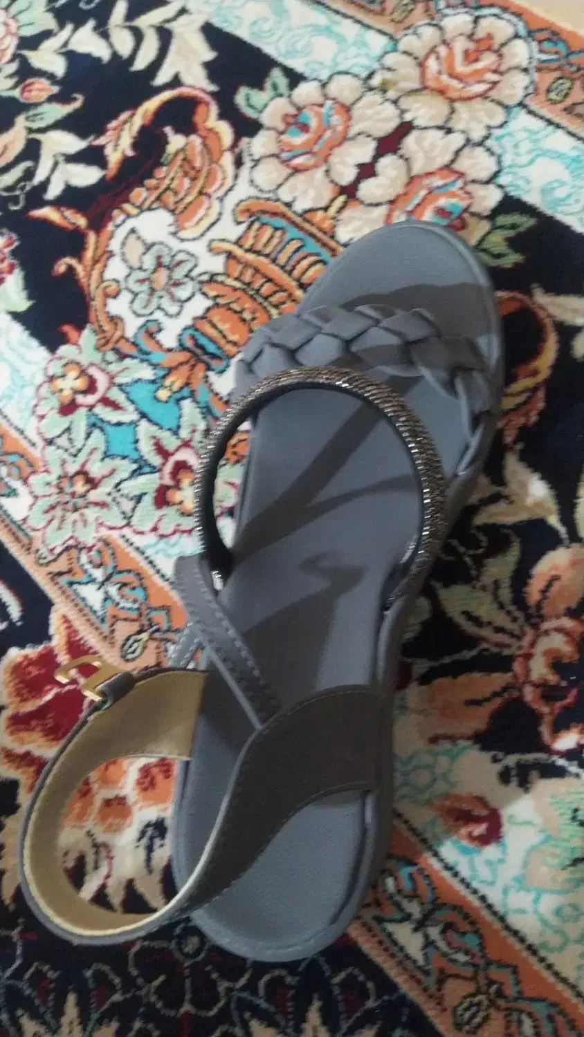 کفش|کیف، کفش، کمربند|سراوان, |دیوار