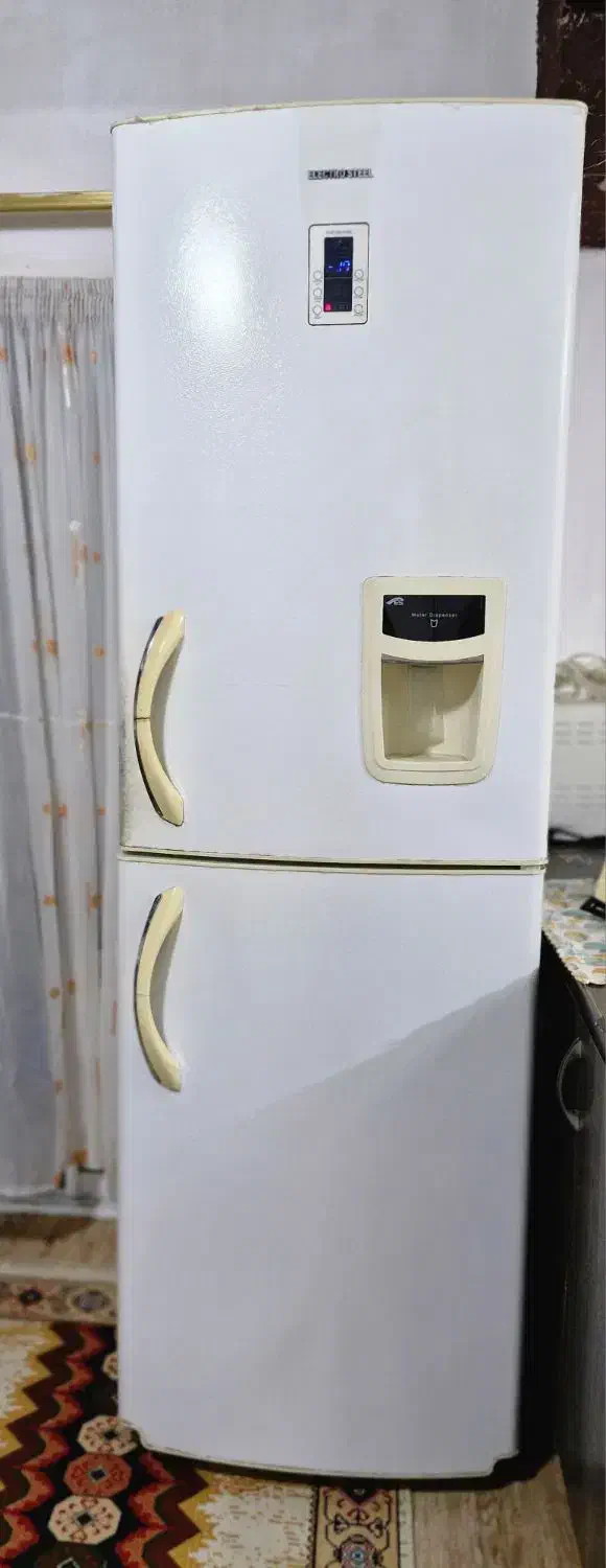 یخچال فریزر الکترواستیل|یخچال و فریزر|رشت, پیرکلاچای|دیوار